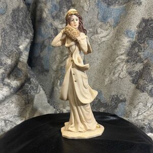 Artmark Marlo Collection Elegant Cream Figurine with Gold Accents